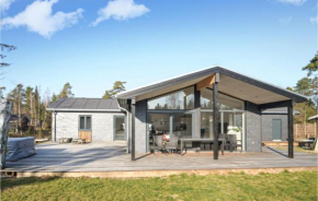 5 Bedroom Cozy Home In Væggerløse